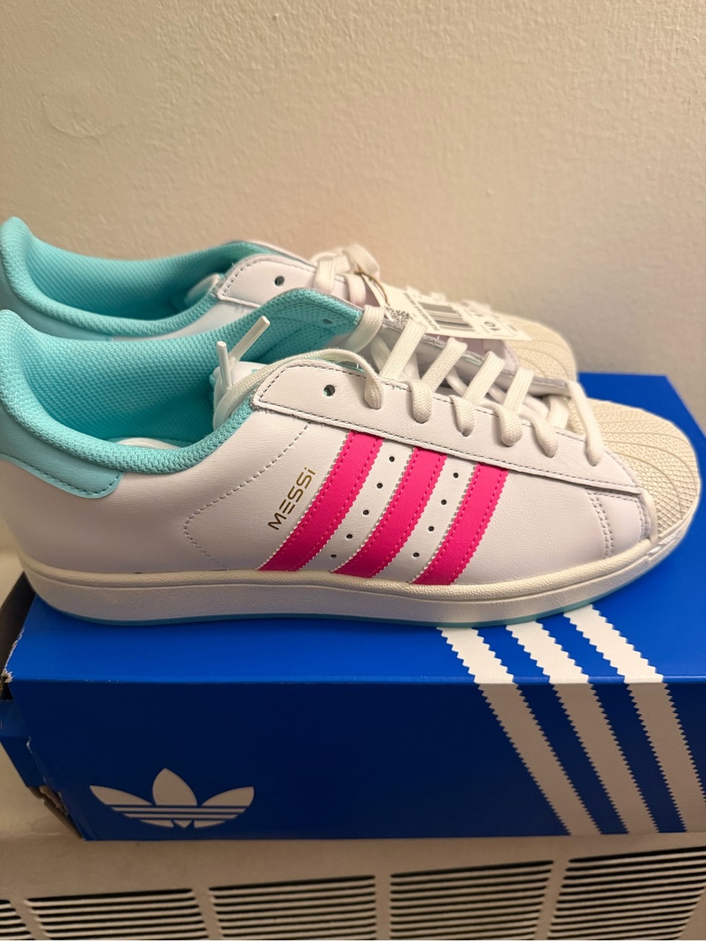 Adidas Superstar Messi NWT White Pink Aqua Men’s Size 10